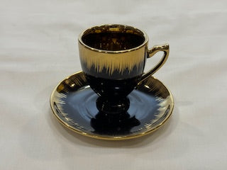 Black and Gold Coffee Cups Circle Plate Drip Design