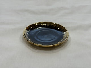 Black and Gold Coffee Cups Circle Plate Drip Design