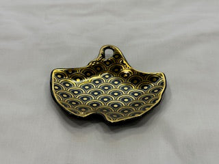 Black and Gold Coffee Cups Fish Shape Plate Circle Design