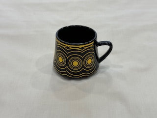 Black and Gold Coffee Cups Fish Shape Plate Circle and Line Design