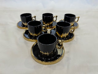 Black and Gold Coffee Cups Circle Plate Drip Design