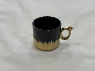 Black and Gold Coffee Cups Circle Plate Drip Design